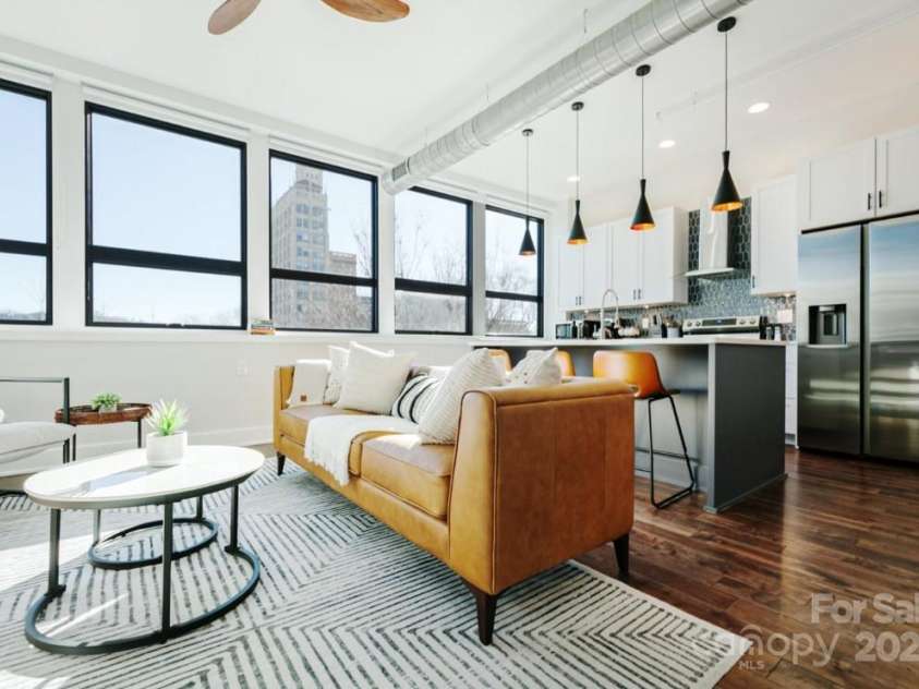 122 College Street, Asheville, NC 28801.  MLS# CAR4208358, YatesRealty ID 4162. 