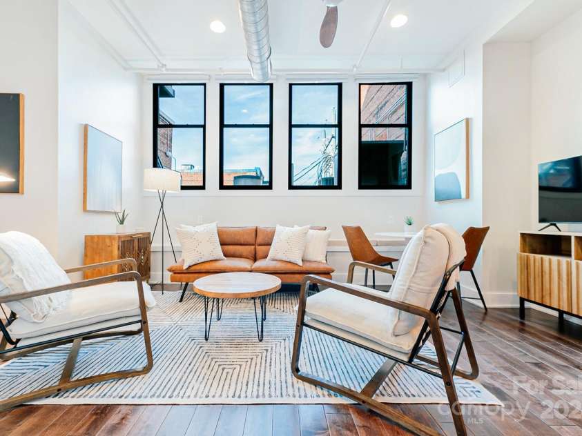 122 College Street, Asheville, NC 28801.  MLS# CAR4208358, YatesRealty ID 4162. 