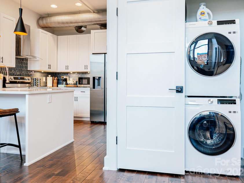 122 College Street, Asheville, NC 28801.  MLS# CAR4208358, YatesRealty ID 4162. 