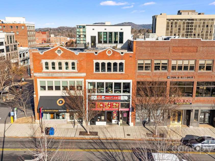 122 College Street, Asheville, NC 28801.  MLS# CAR4208358, YatesRealty ID 4162. 