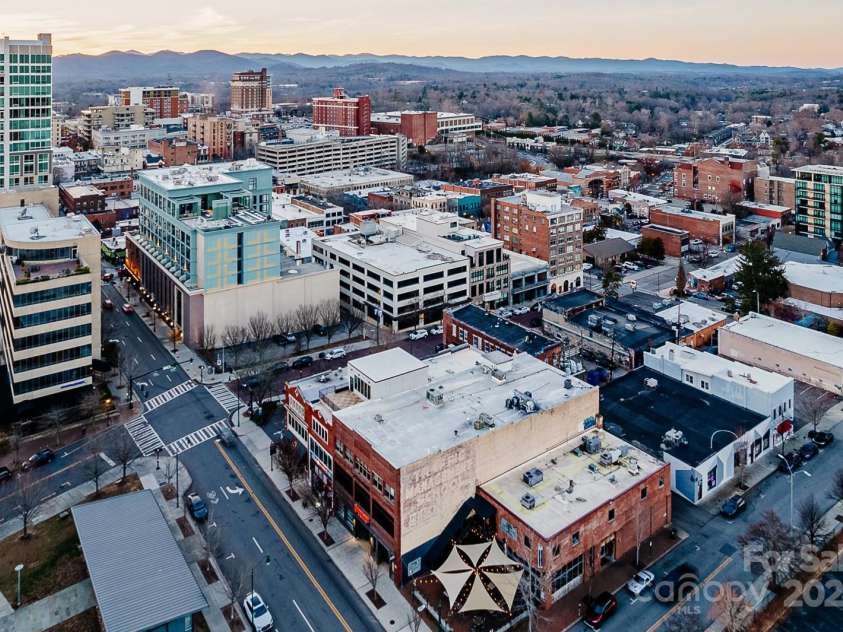 122 College Street, Asheville, NC 28801.  MLS# CAR4208358, YatesRealty ID 4162. 
