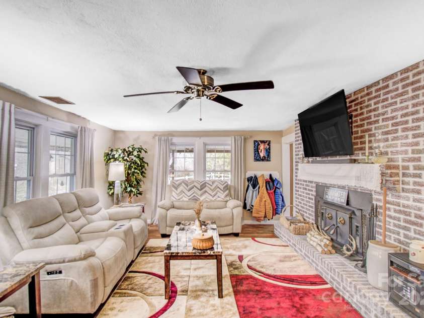 4 Morgan Branch Road, Candler, NC 28715.  MLS# CAR4225201, YatesRealty ID 4162. 