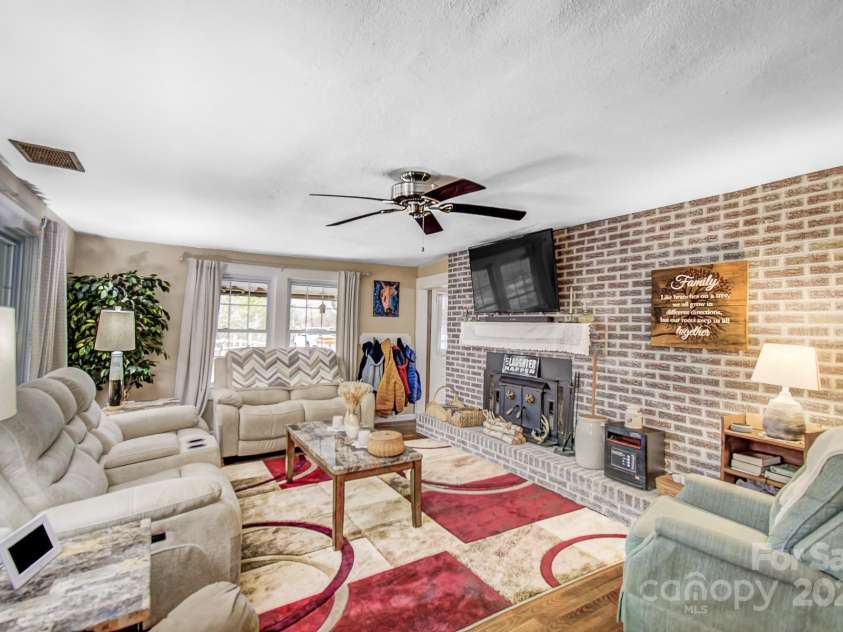 4 Morgan Branch Road, Candler, NC 28715.  MLS# CAR4225201, YatesRealty ID 4162. 