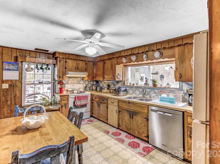 4 Morgan Branch Road, Candler, NC 28715.  MLS# CAR4225201, YatesRealty ID 4162. 