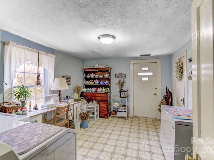 4 Morgan Branch Road, Candler, NC 28715.  MLS# CAR4225201, YatesRealty ID 4162. 