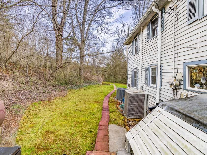 4 Morgan Branch Road, Candler, NC 28715.  MLS# CAR4225201, YatesRealty ID 4162. 