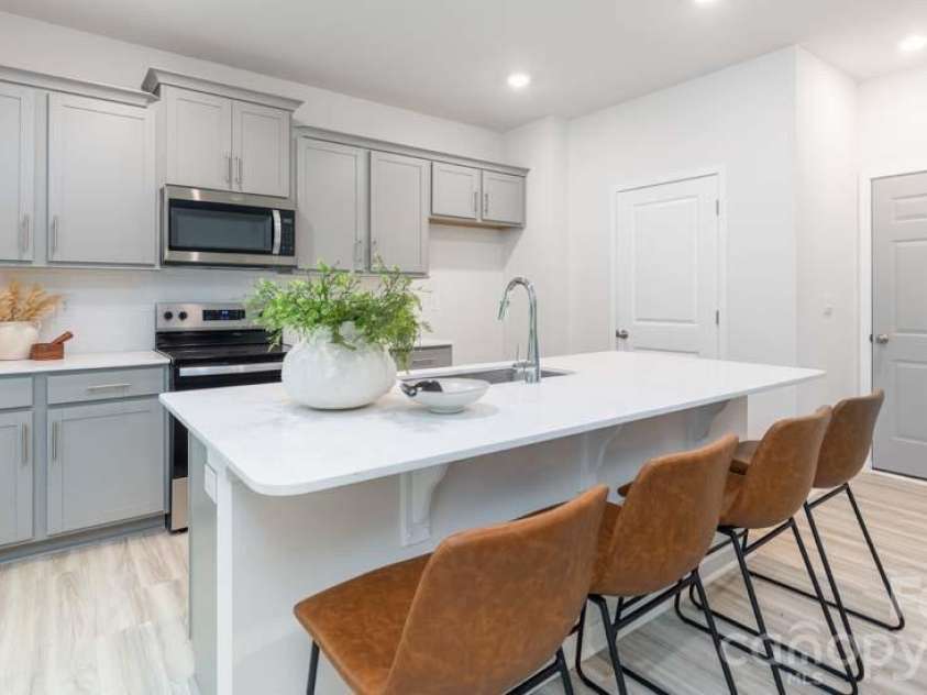 5128 Parker Forest Road, Charlotte, NC 28215.  MLS# CAR4397202, YatesRealty ID 41620. 