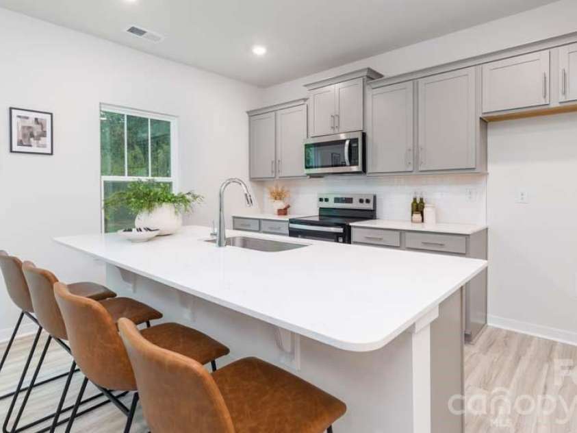5128 Parker Forest Road, Charlotte, NC 28215.  MLS# CAR4397202, YatesRealty ID 41620. 