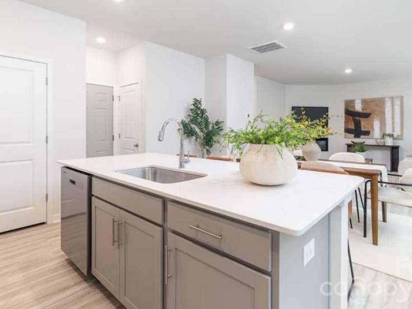 5128 Parker Forest Road, Charlotte, NC 28215.  MLS# CAR4397202, YatesRealty ID 41620. 