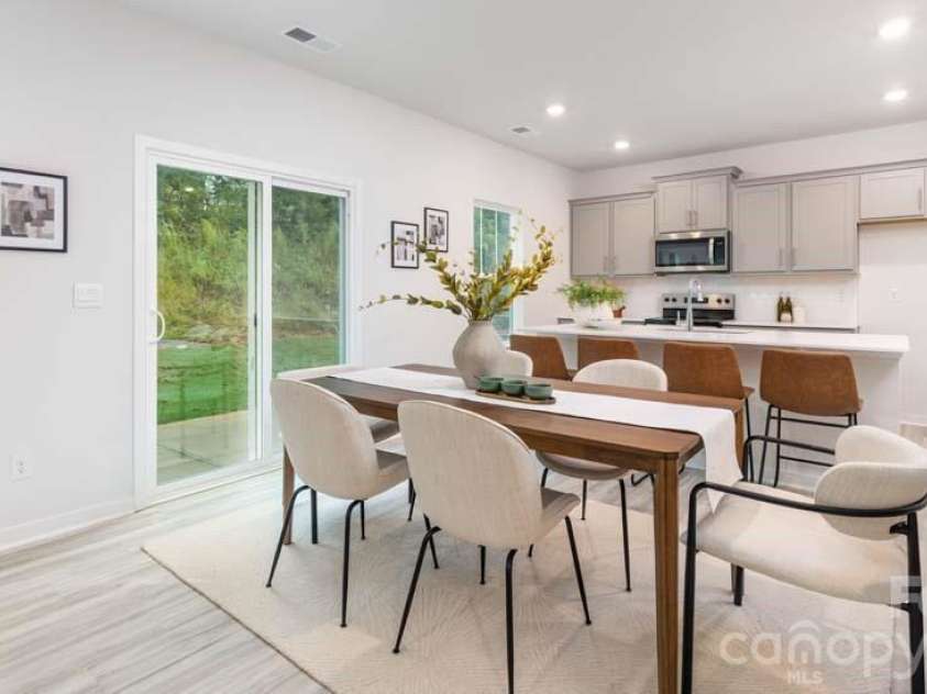 5128 Parker Forest Road, Charlotte, NC 28215.  MLS# CAR4397202, YatesRealty ID 41620. 