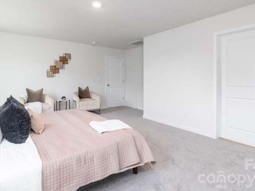 5128 Parker Forest Road, Charlotte, NC 28215.  MLS# CAR4397202, YatesRealty ID 41620. 