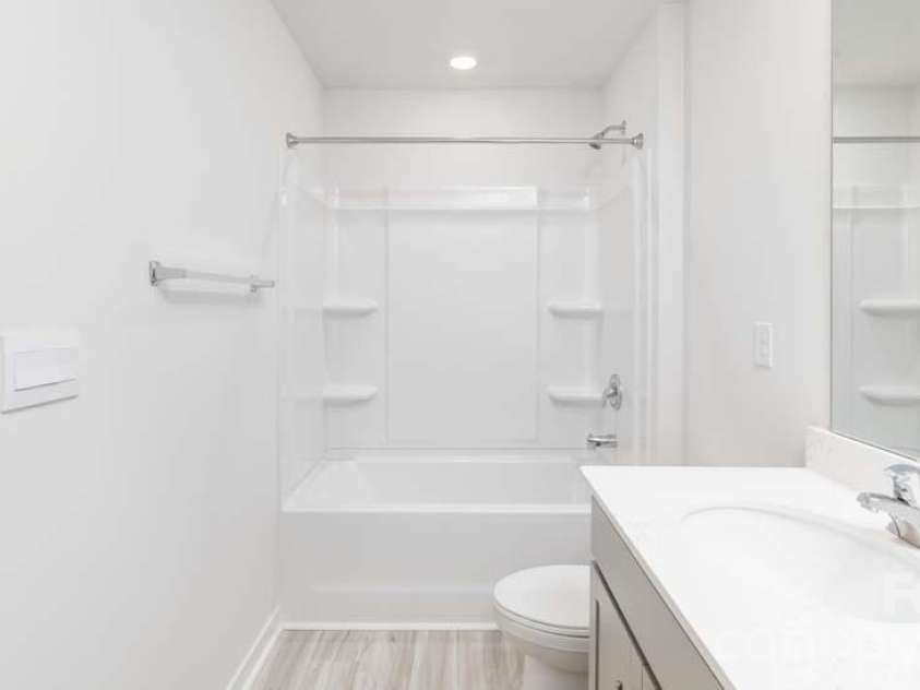 5128 Parker Forest Road, Charlotte, NC 28215.  MLS# CAR4397202, YatesRealty ID 41620. 