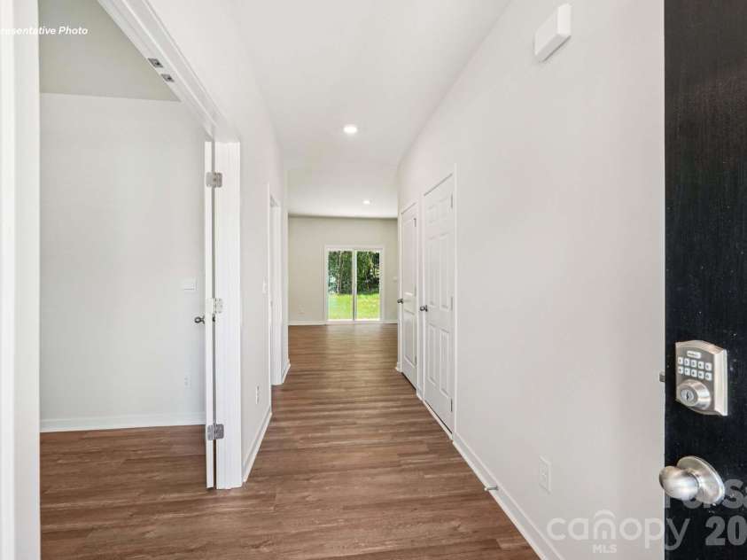 5124 Parker Forest Road, Charlotte, NC 28215.  MLS# CAR4397206, YatesRealty ID 41621. 