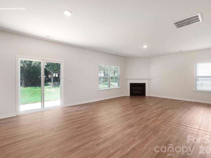 5124 Parker Forest Road, Charlotte, NC 28215.  MLS# CAR4397206, YatesRealty ID 41621. 