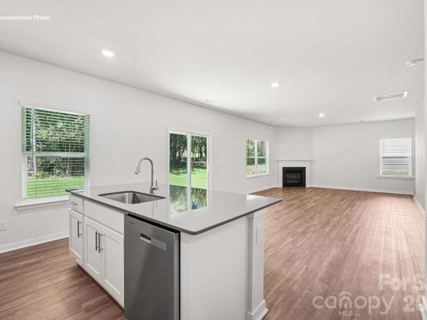 5124 Parker Forest Road, Charlotte, NC 28215.  MLS# CAR4397206, YatesRealty ID 41621. 
