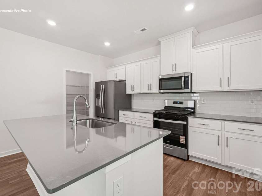 5124 Parker Forest Road, Charlotte, NC 28215.  MLS# CAR4397206, YatesRealty ID 41621. 