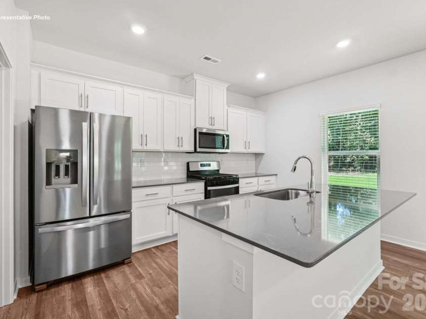 5124 Parker Forest Road, Charlotte, NC 28215.  MLS# CAR4397206, YatesRealty ID 41621. 