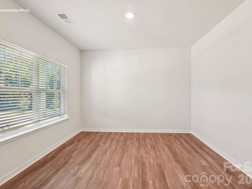 5124 Parker Forest Road, Charlotte, NC 28215.  MLS# CAR4397206, YatesRealty ID 41621. 