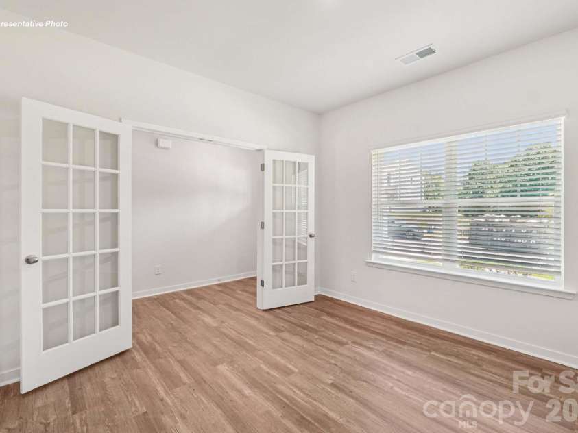 5124 Parker Forest Road, Charlotte, NC 28215.  MLS# CAR4397206, YatesRealty ID 41621. 