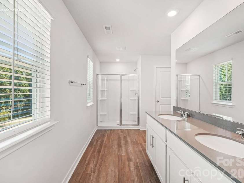5124 Parker Forest Road, Charlotte, NC 28215.  MLS# CAR4397206, YatesRealty ID 41621. 