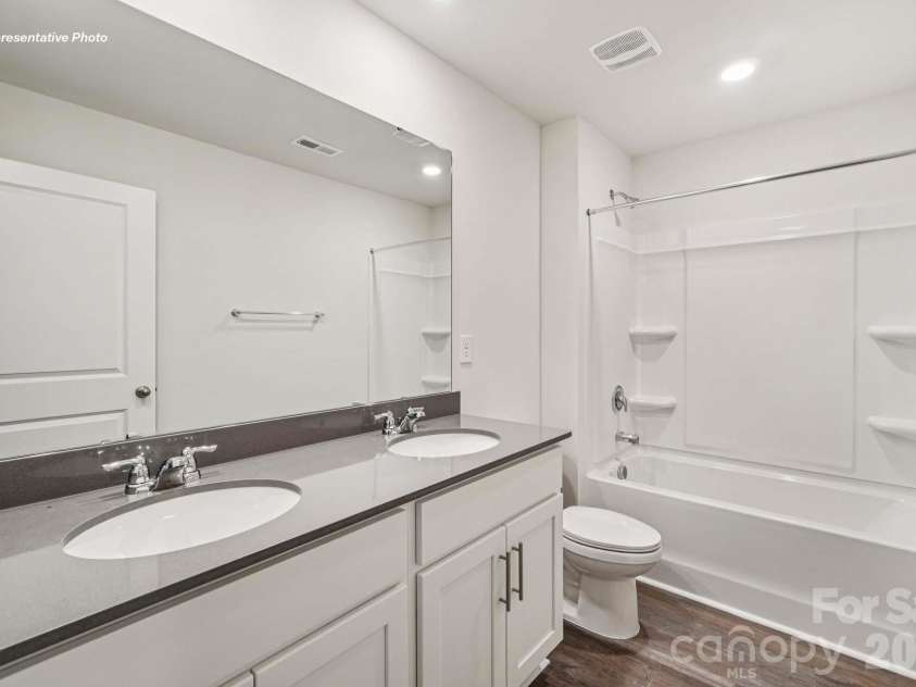 5124 Parker Forest Road, Charlotte, NC 28215.  MLS# CAR4397206, YatesRealty ID 41621. 