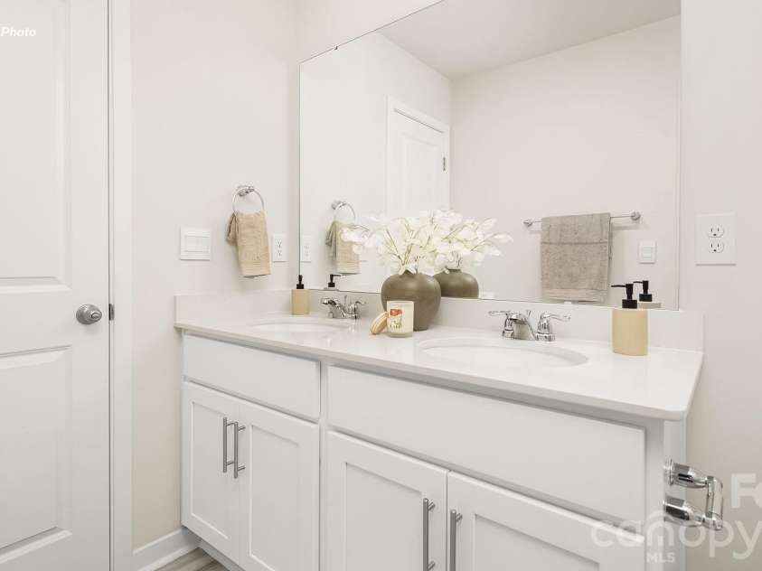 5112 Parker Forest Road, Charlotte, NC 28215.  MLS# CAR4397214, YatesRealty ID 41622. 