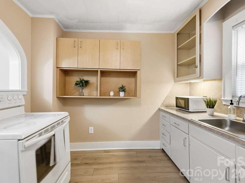 419 Jackson Street, Albemarle, NC 28001.  MLS# CAR4408886, YatesRealty ID 41626. Kitchen