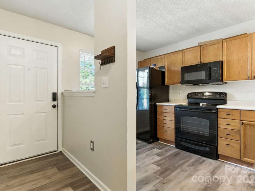 7553 Petrea Lane, Charlotte, NC 28227.  MLS# CAR4301006, YatesRealty ID 41629. Entry way - Front Door