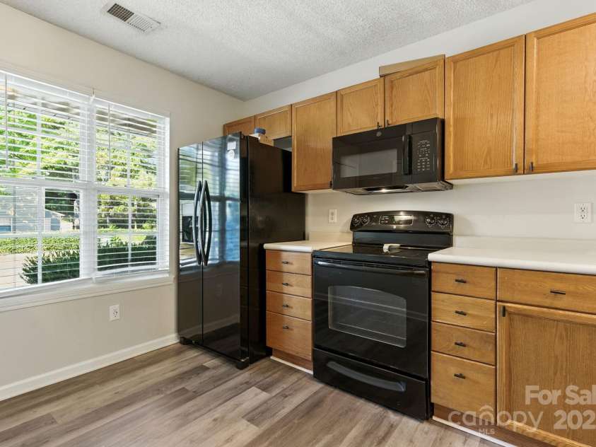 7553 Petrea Lane, Charlotte, NC 28227.  MLS# CAR4301006, YatesRealty ID 41629. Kitchen