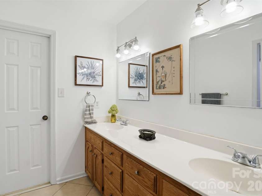 918 Tirzah Road, York, SC 29745.  MLS# CAR4407415, YatesRealty ID 41629. Primary Bathroom