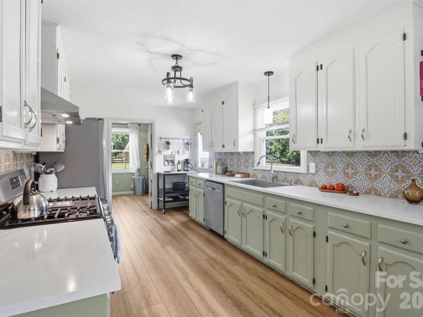 918 Tirzah Road, York, SC 29745.  MLS# CAR4407415, YatesRealty ID 41629. Updated Kitchen