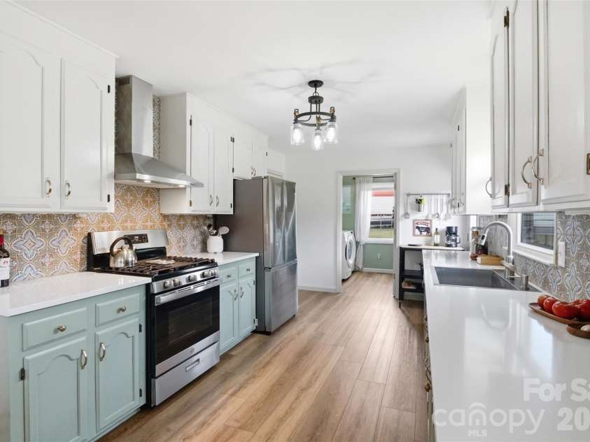 918 Tirzah Road, York, SC 29745.  MLS# CAR4407415, YatesRealty ID 41629. Updated Kitchen
