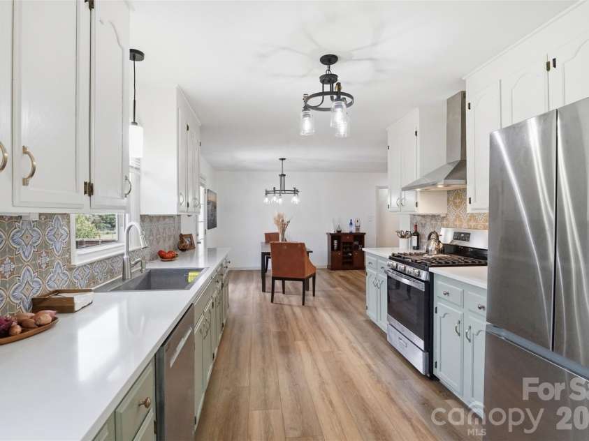 918 Tirzah Road, York, SC 29745.  MLS# CAR4407415, YatesRealty ID 41629. Updated Kitchen