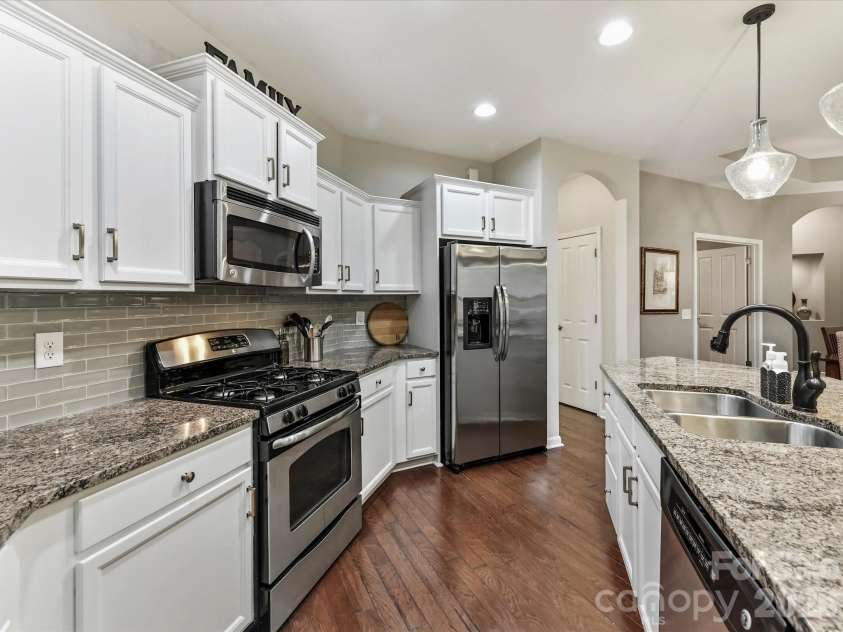 4415 Parkgate Drive, Matthews, NC 28105.  MLS# CAR4403700, YatesRealty ID 41630. 