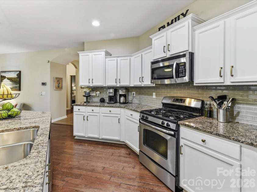 4415 Parkgate Drive, Matthews, NC 28105.  MLS# CAR4403700, YatesRealty ID 41630. 