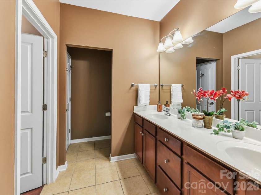 4415 Parkgate Drive, Matthews, NC 28105.  MLS# CAR4403700, YatesRealty ID 41630. 