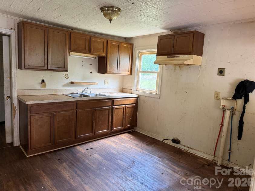 712 Myrtle Street, Gastonia, NC 28052.  MLS# CAR4410939, YatesRealty ID 41633. 
