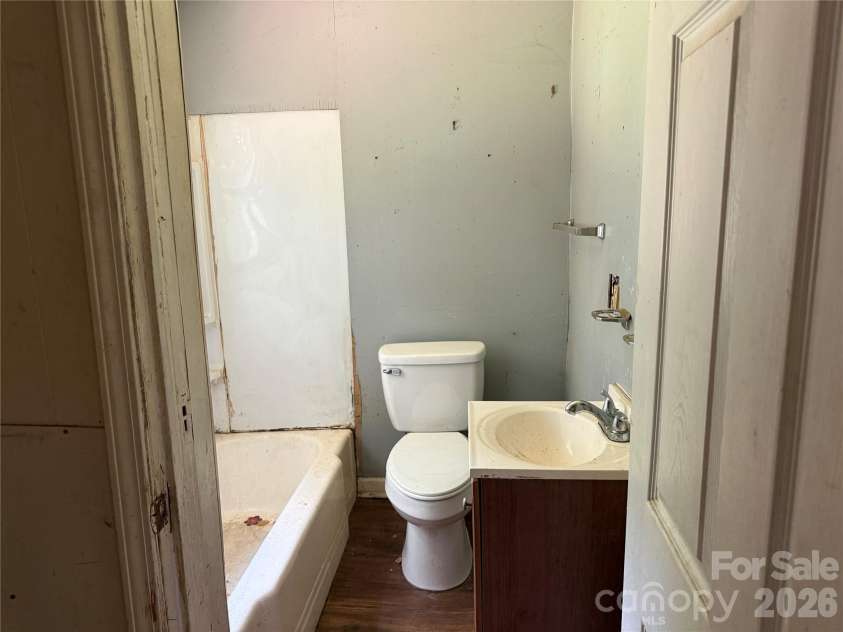 712 Myrtle Street, Gastonia, NC 28052.  MLS# CAR4410939, YatesRealty ID 41633. 