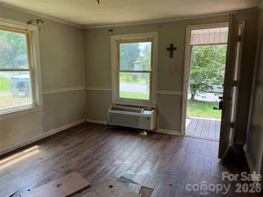 712 Myrtle Street, Gastonia, NC 28052.  MLS# CAR4410939, YatesRealty ID 41633. 