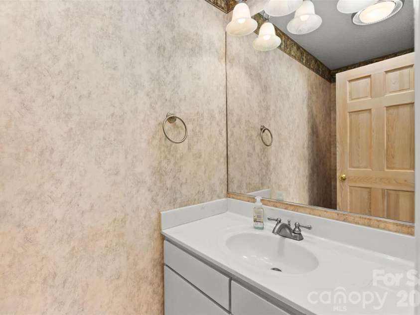 248 Periwinkle Lane, Lexington, NC 27292.  MLS# CAR4408783, YatesRealty ID 41636. 