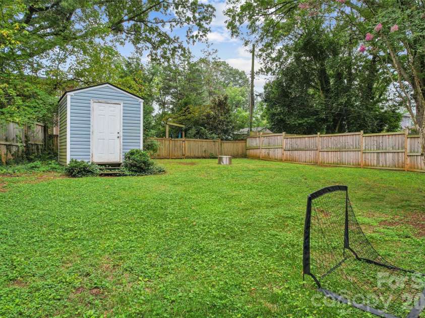 114 Turner Avenue, Charlotte, NC 28216.  MLS# CAR4408994, YatesRealty ID 41637. 