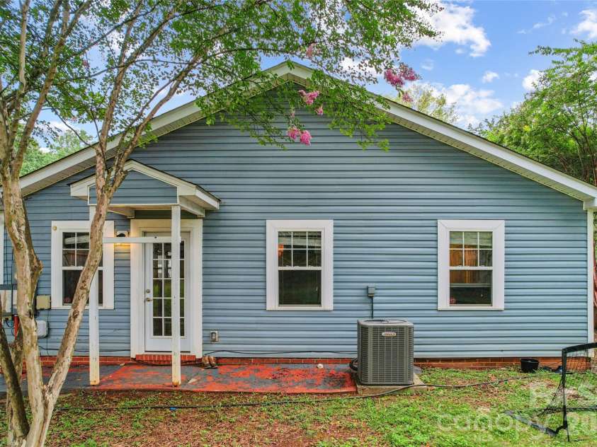 114 Turner Avenue, Charlotte, NC 28216.  MLS# CAR4408994, YatesRealty ID 41637. 