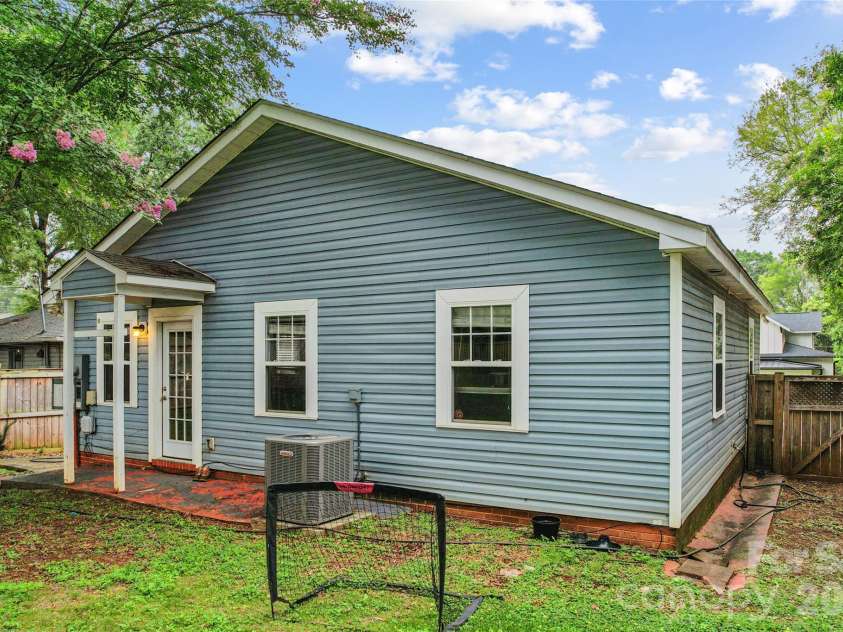 114 Turner Avenue, Charlotte, NC 28216.  MLS# CAR4408994, YatesRealty ID 41637. 