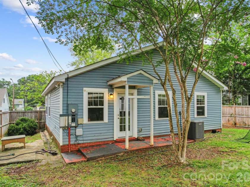 114 Turner Avenue, Charlotte, NC 28216.  MLS# CAR4408994, YatesRealty ID 41637. 