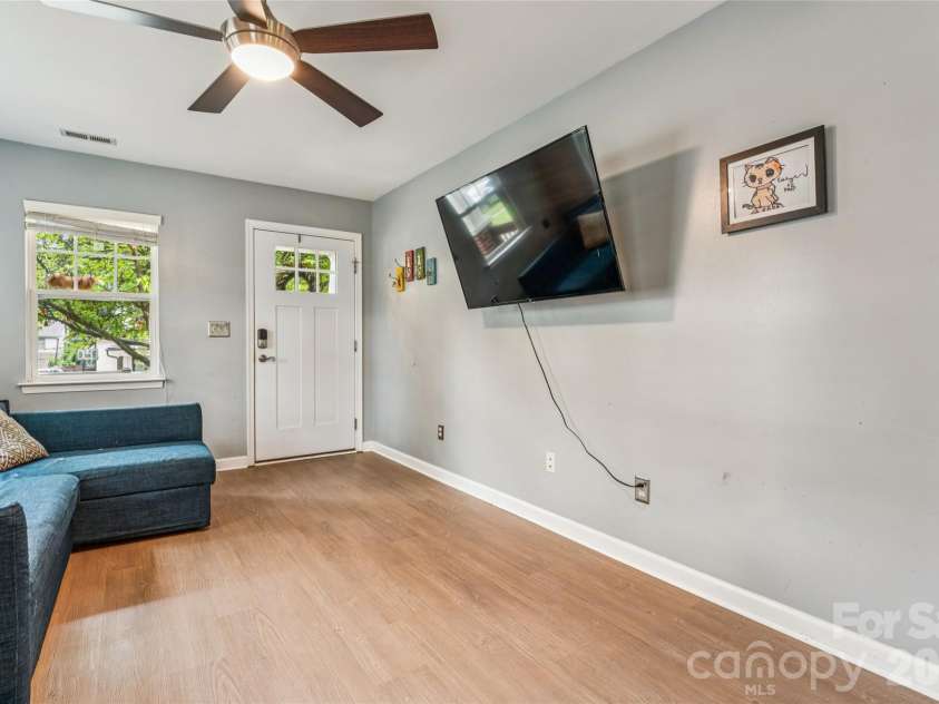 114 Turner Avenue, Charlotte, NC 28216.  MLS# CAR4408994, YatesRealty ID 41637. 
