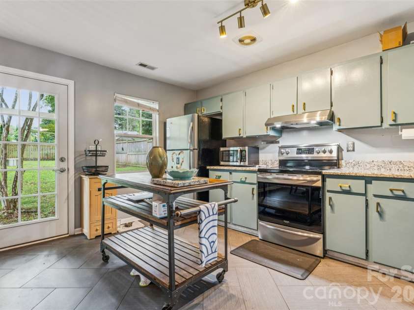 114 Turner Avenue, Charlotte, NC 28216.  MLS# CAR4408994, YatesRealty ID 41637. 