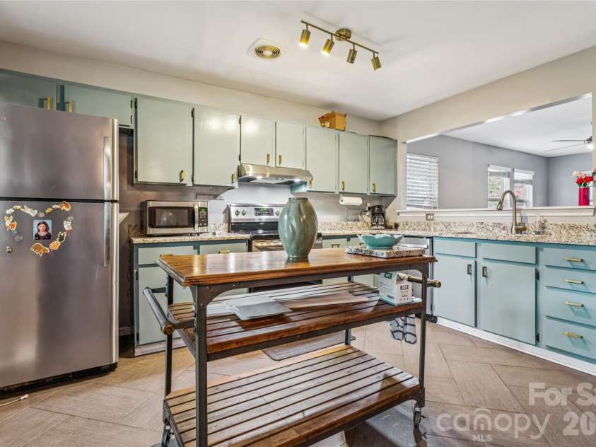 114 Turner Avenue, Charlotte, NC 28216.  MLS# CAR4408994, YatesRealty ID 41637. 
