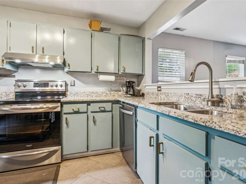 114 Turner Avenue, Charlotte, NC 28216.  MLS# CAR4408994, YatesRealty ID 41637. 