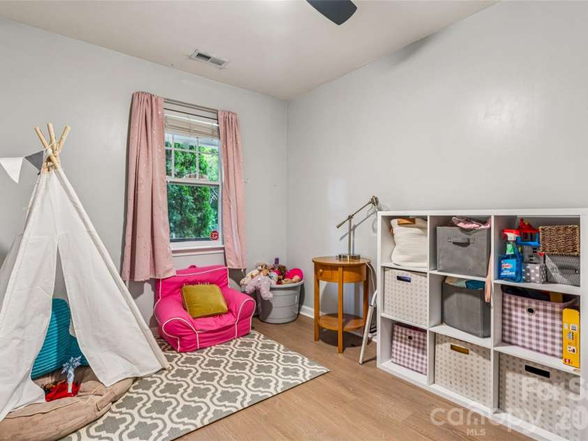 114 Turner Avenue, Charlotte, NC 28216.  MLS# CAR4408994, YatesRealty ID 41637. 