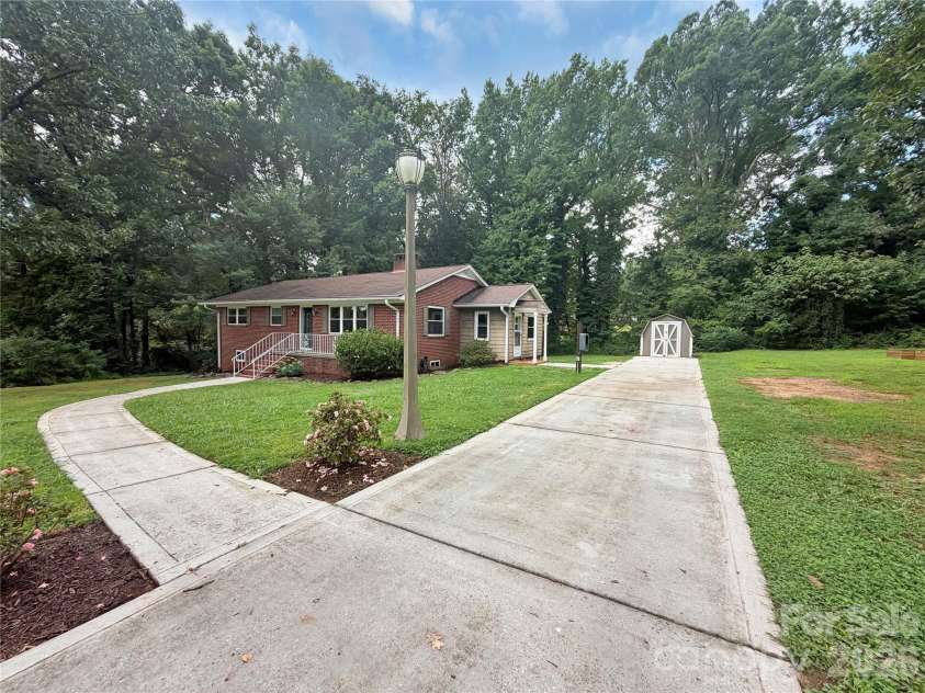 501 Rhodes Avenue, Kings Mountain, NC 28086.  MLS# CAR4408076, YatesRealty ID 41638. 